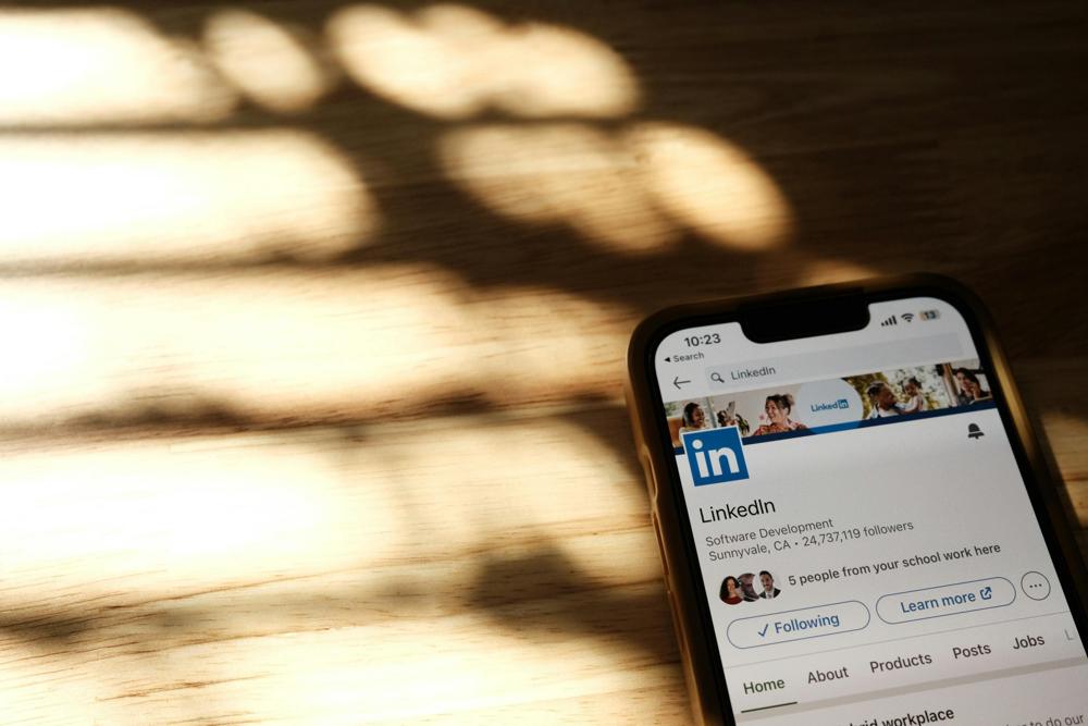 Jak napisać profesjonalny profil na LinkedIn, który przyciągnie rekruterów
